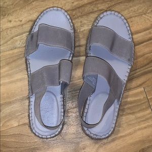 Light purple woven sandals